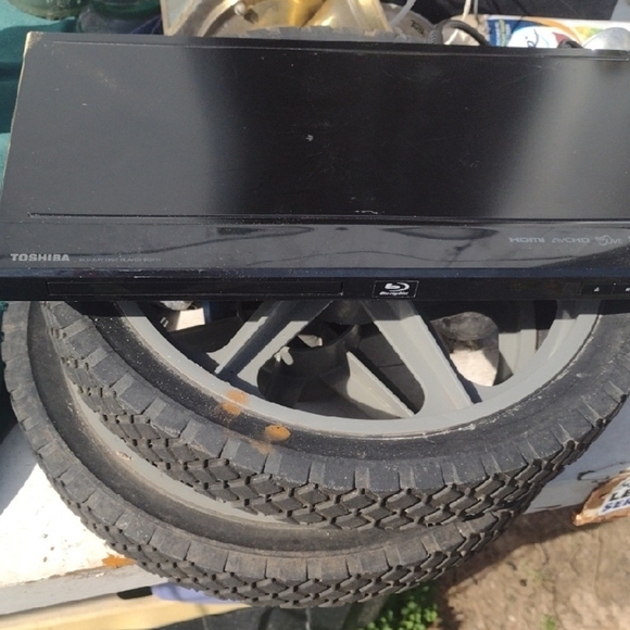 Toshiba Black Blu-ray Player - Picture 1 of 4